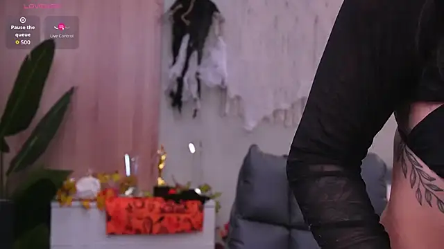 Molly Jons online show from 29, 10, 2025