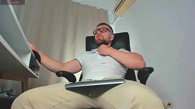 Findom guy online show from 17, 10, 2025