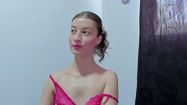 Snapshot of MiiaVolkova chatting on 17, 9, 2025 MiiaVolkova online show from 17, 9, 2025