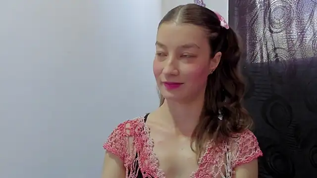 Snapshot of MiiaVolkova chatting on 12, 9, 2025 MiiaVolkova online show from 12, 9, 2025