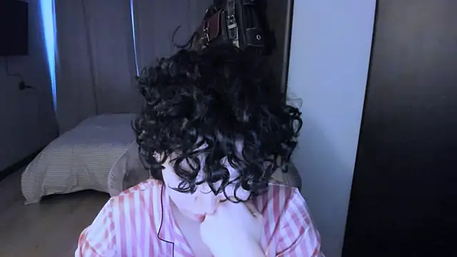Snapshot of MiraiiTae chatting on 11, 1, 2025 MiraiiTae online show from 11, 1, 2025