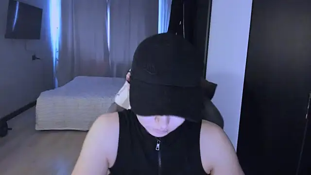 Snapshot of MiraiiTae chatting on 2, 12, 2024 MiraiiTae online show from 2, 12, 2024