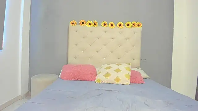 violetasimonz online show from 15, 3, 2025