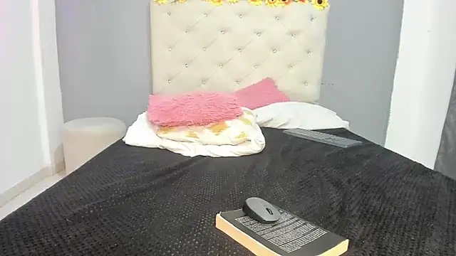 violetasimonz online show from 28, 1, 2025