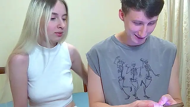 Snapshot of MiaAndWilliam chatting on 29, 9, 2025 MiaAndWilliam online show from 29, 9, 2025
