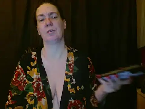 Snapshot of SimoneMoore chatting on 13, 2, 2025 SimoneMoore online show from 13, 2, 2025