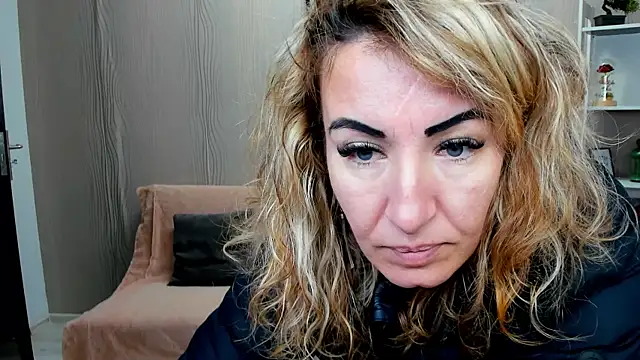 Cassandra Hotty online show from 5, 3, 2025