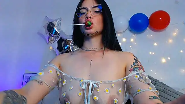 Snapshot of Isa_Maiden1 chatting on 7, 7, 2026 Isa Maiden1 online show from 7, 7, 2026