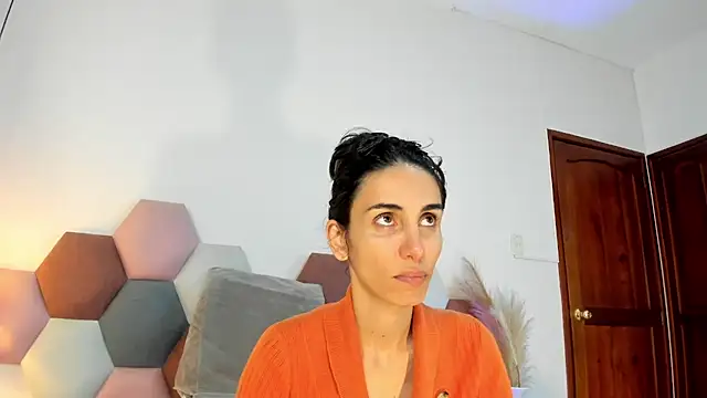 Nina Cavaali online show from 30, 11, 2025