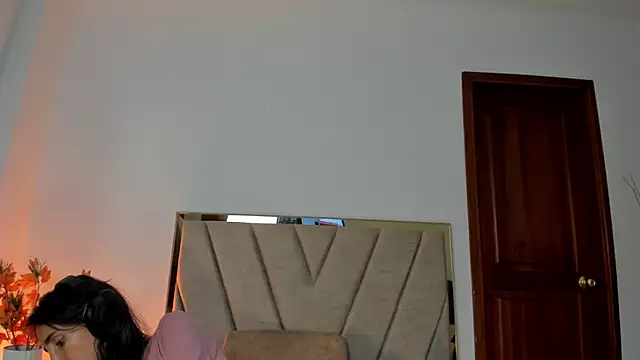 Nina Cavaali online show from 11, 9, 2025