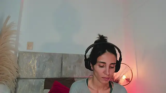 Nina Cavaali online show from 2, 10, 2025