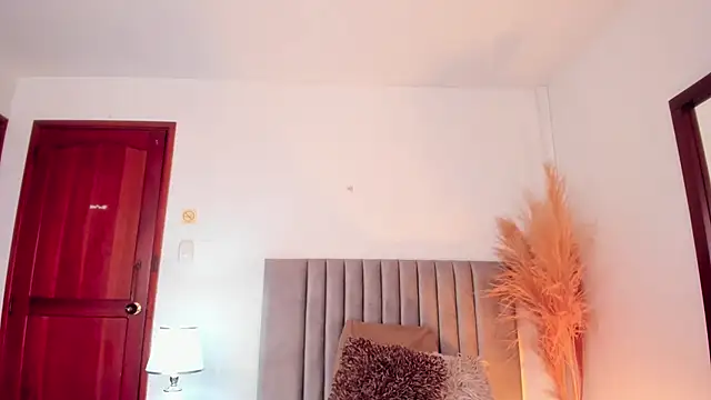 Nina Cavaali online show from 18, 3, 2025