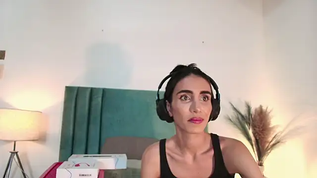 Nina Cavaali online show from 23, 9, 2025