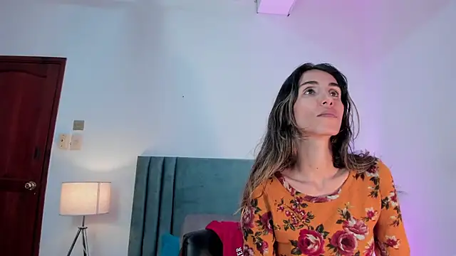 Nina Cavaali online show from 17, 3, 2025