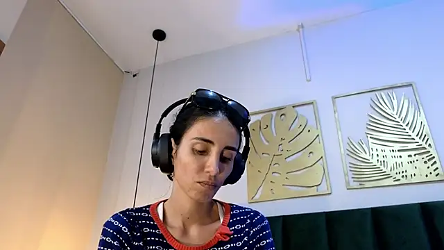 Nina Cavaali online show from 22, 10, 2025