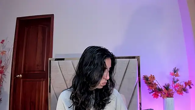 Nina Cavaali online show from 13, 11, 2025