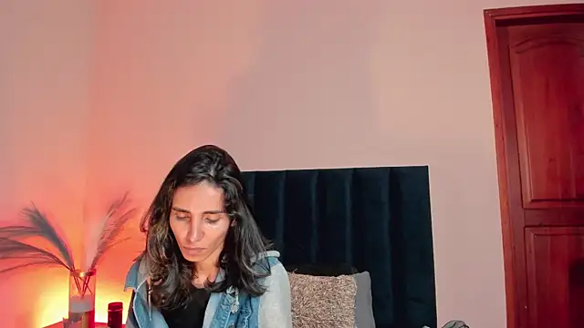 Nina Cavaali online show from 24, 10, 2025