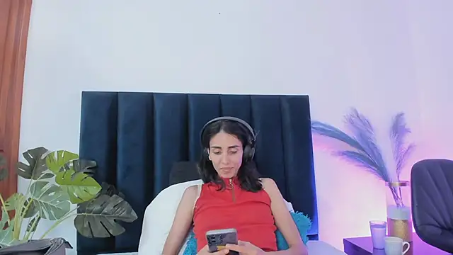 Nina Cavaali online show from 12, 9, 2025