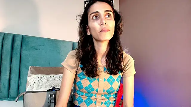 Nina Cavaali online show from 28, 10, 2025