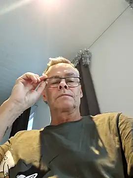 DarrenSullivanSlut online show from 4, 12, 2024