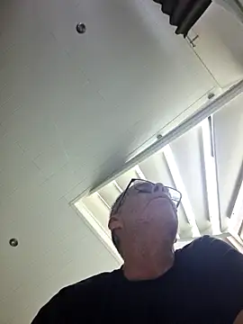 DarrenSullivanSlut online show from 18, 3, 2025