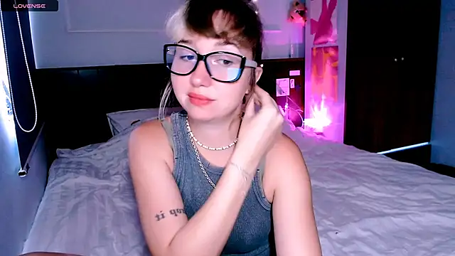 Cosmo Riri online show from 25, 9, 2025