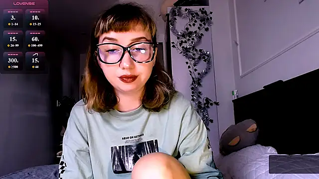 Cosmo Riri online show from 16, 1, 2025