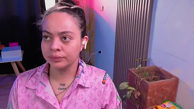 Cuttiealice online show from 18, 11, 2025