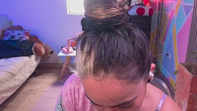 Cuttiealice online show from 10, 11, 2025