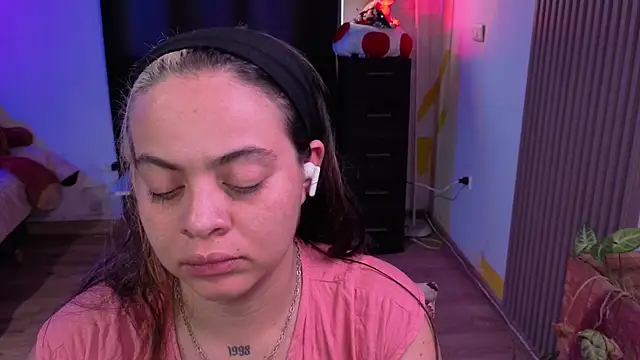 Cuttiealice online show from 13, 11, 2025