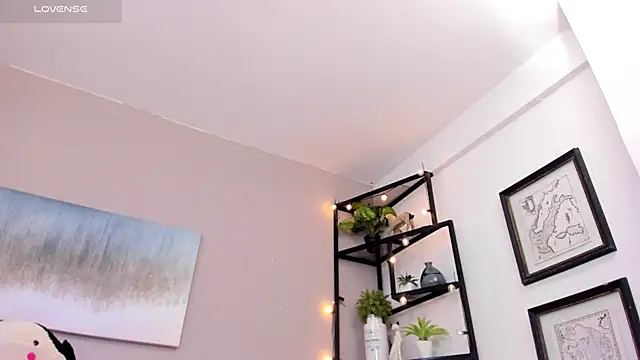 Briana Wells  online show from 26, 3, 2026