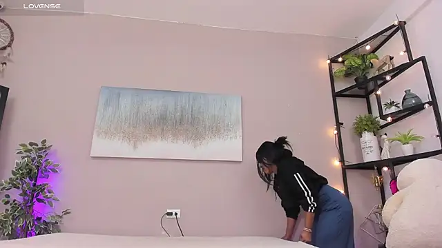 Briana Wells  online show from 18, 4, 2026