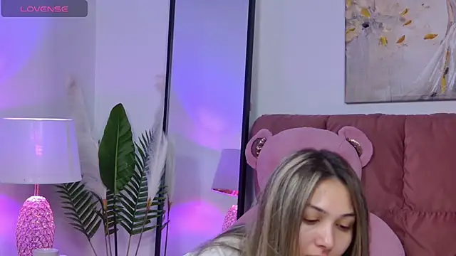 Snapshot of NicolLopeze chatting on 20, 11, 2025 NicolLopeze online show from 20, 11, 2025