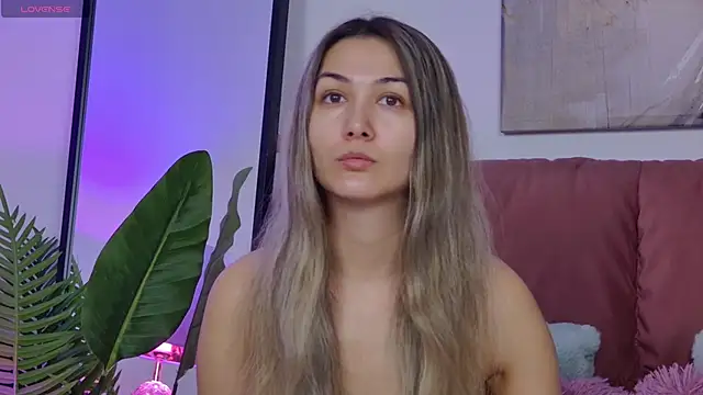 Snapshot of NicolLopeze chatting on 17, 11, 2025 NicolLopeze online show from 17, 11, 2025