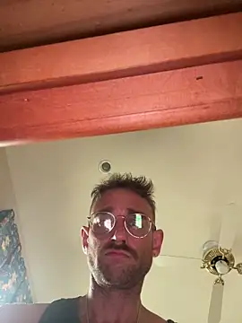 MaxSpadeErotica online show from 5, 5, 2026