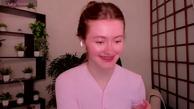 Snapshot of KateCuddle chatting on 15, 6, 2026 KateCuddle online show from 15, 6, 2026