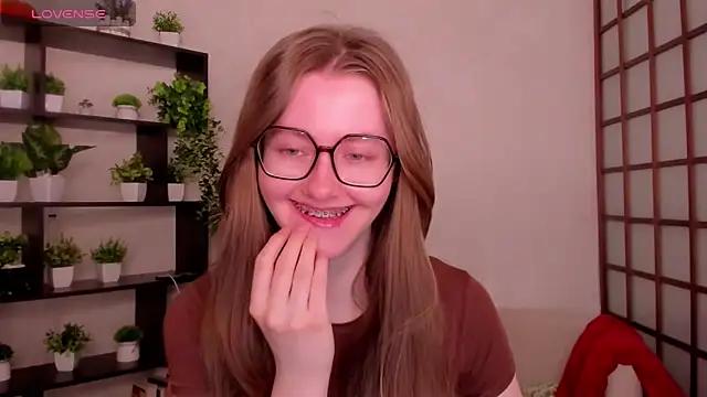Snapshot of KateCuddle chatting on 15, 5, 2026 KateCuddle online show from 15, 5, 2026
