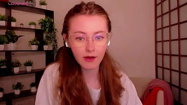 Snapshot of KateCuddle chatting on 18, 5, 2026 KateCuddle online show from 18, 5, 2026