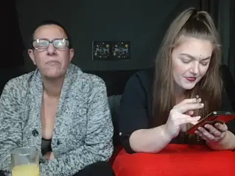 Snapshot of SherineDivine_et_Hoyden chatting on 31, 12, 2024 SherineDivine et Hoyden online show from 31, 12, 2024