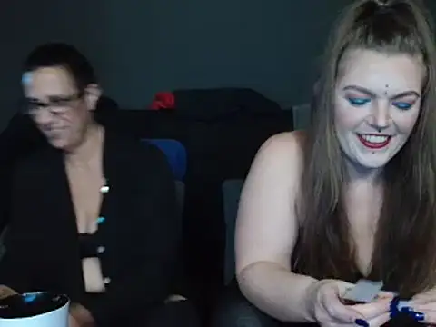 Snapshot of SherineDivine_et_Hoyden chatting on 7, 12, 2024 SherineDivine et Hoyden online show from 7, 12, 2024