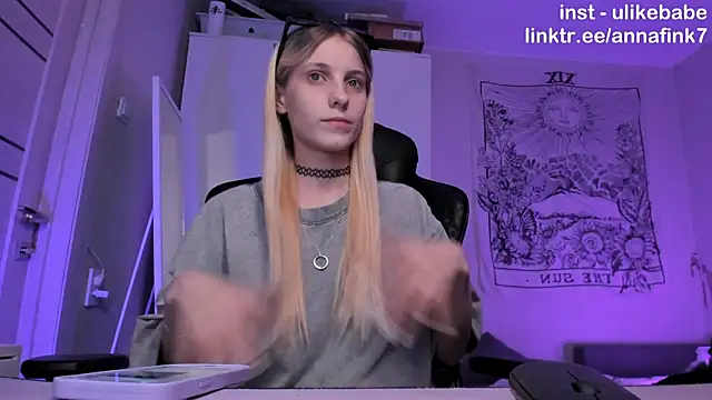 Snapshot of Anna_Fink chatting on 6, 11, 2025 Anna Fink online show from 6, 11, 2025