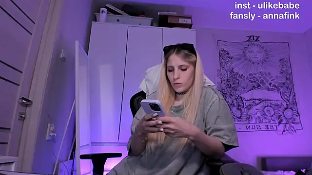 Snapshot of Anna_Fink chatting on 4, 11, 2025 Anna Fink online show from 4, 11, 2025