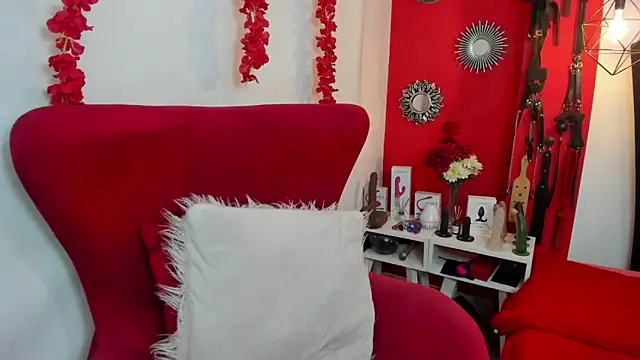 julieta evans  online show from 4, 12, 2024