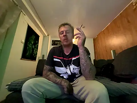 Snapshot of steveindahouse chatting on 22, 9, 2025 steveindahouse online show from 22, 9, 2025