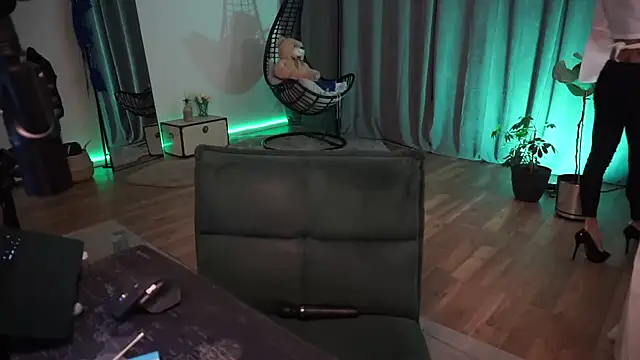 LaraPunkt online show from 3, 10, 2025