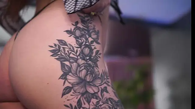 HotSkinnyX online show from 10, 2, 2026