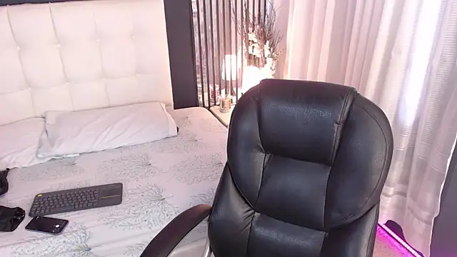 LiaVillalobos online show from 13, 1, 2026