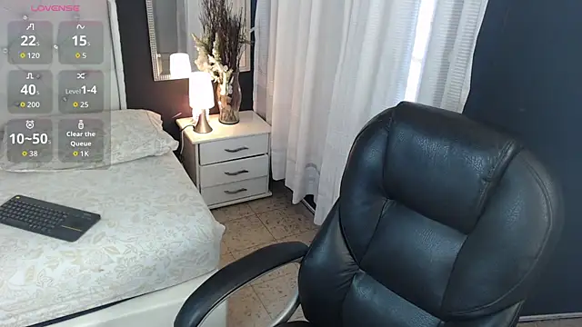 LiaVillalobos online show from 18, 10, 2025