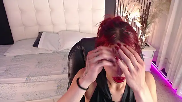 LiaVillalobos online show from 6, 3, 2026