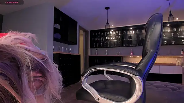 SophieBarnett online show from 5, 11, 2025